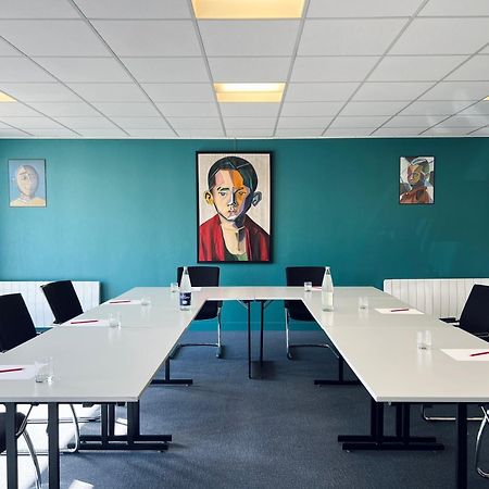 Le Pre Saint Germain Hotell Louviers Exteriör bild