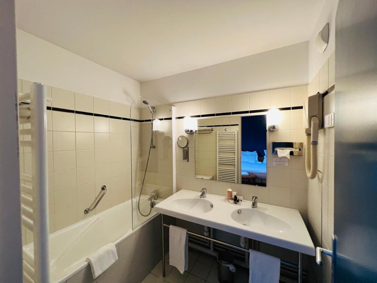 Le Pre Saint Germain Hotell Louviers Exteriör bild