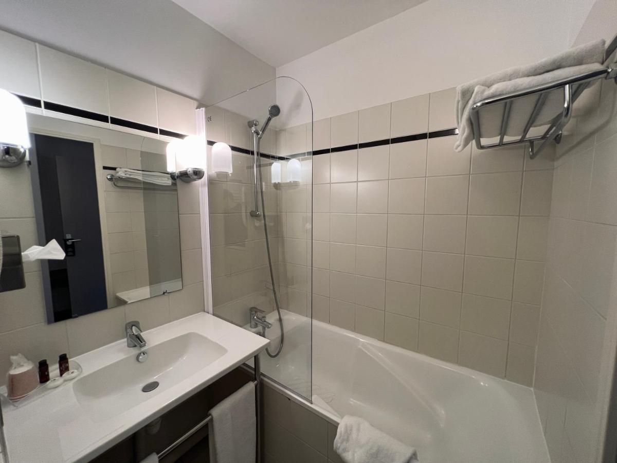 Le Pre Saint Germain Hotell Louviers Exteriör bild