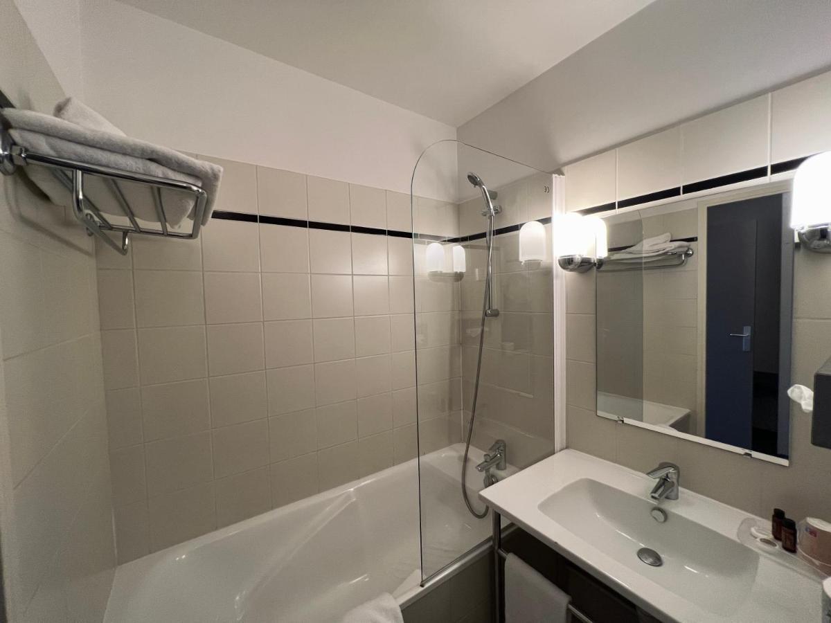 Le Pre Saint Germain Hotell Louviers Exteriör bild