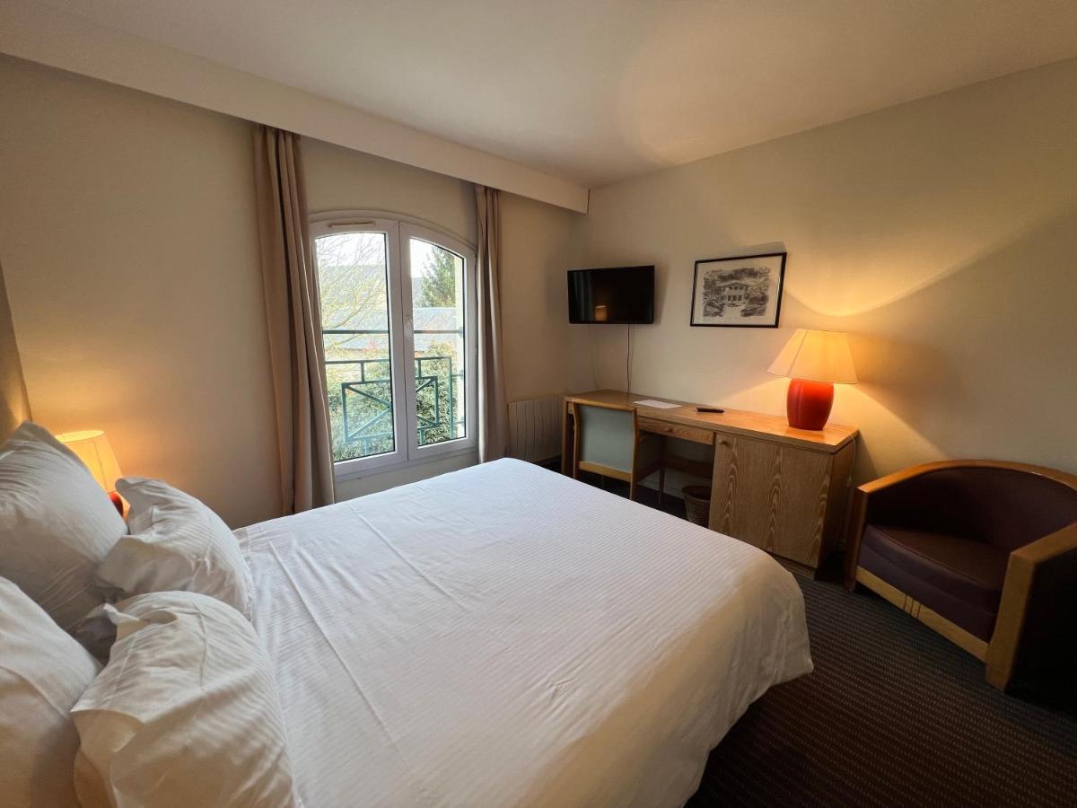 Le Pre Saint Germain Hotell Louviers Exteriör bild
