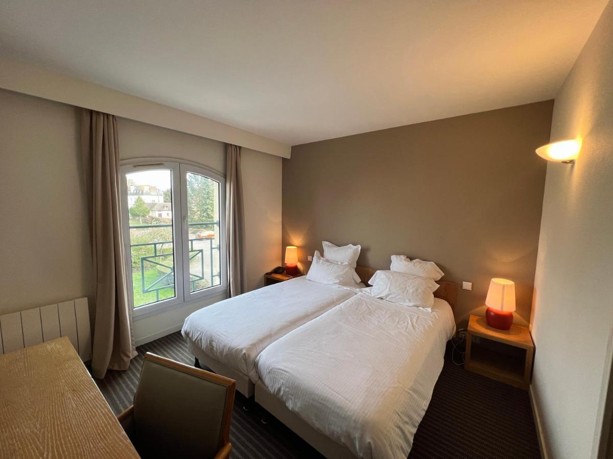 Le Pre Saint Germain Hotell Louviers Exteriör bild