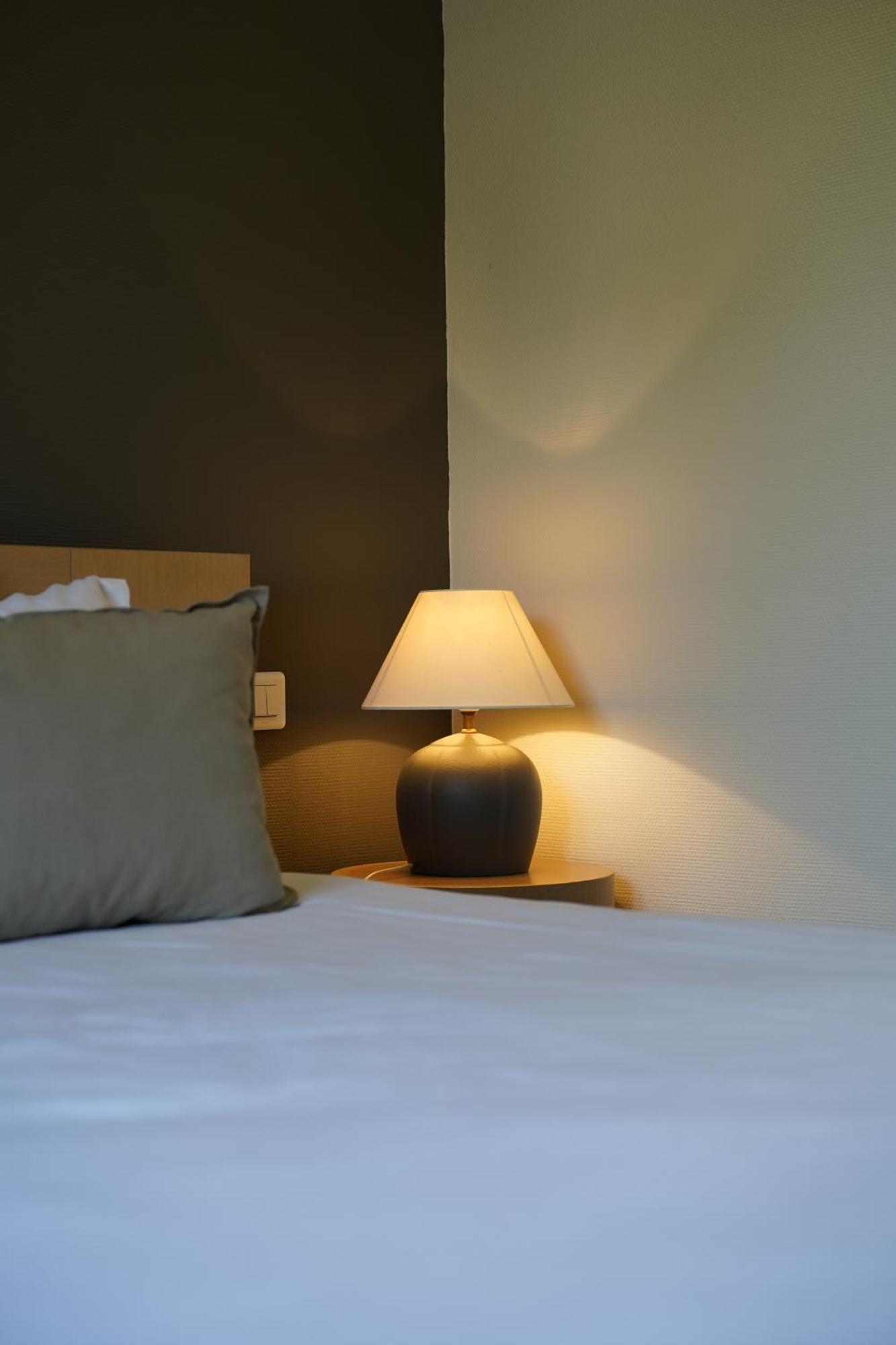 Le Pre Saint Germain Hotell Louviers Exteriör bild