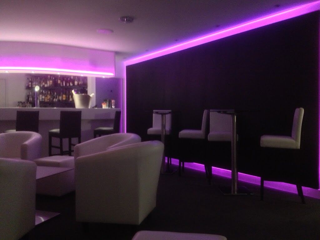 Le Pre Saint Germain Hotell Louviers Exteriör bild